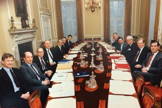 Cabinet-meeting-under-John-Major-Cab-Sec-Robin-Butler-768x512